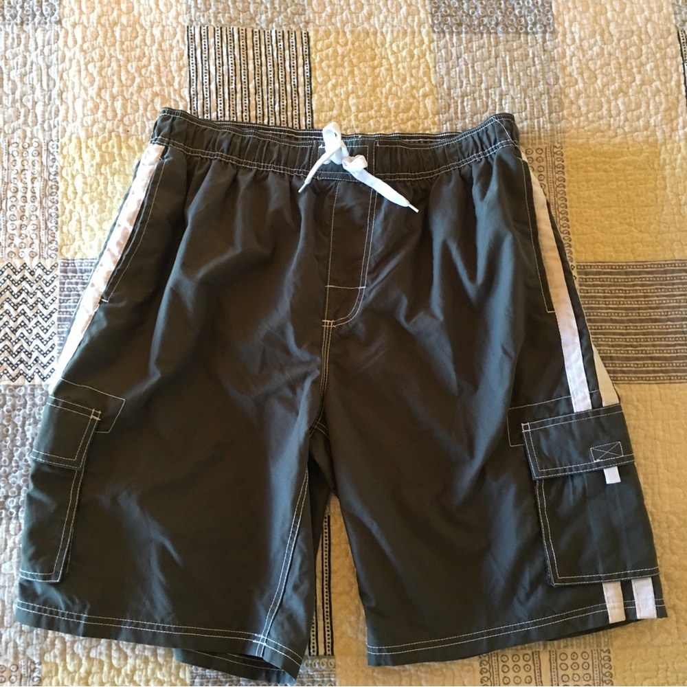 Kanu Surf Men’s XL Gray Barracuda Swim Trunks, Mesh Lined with Side Pockets
